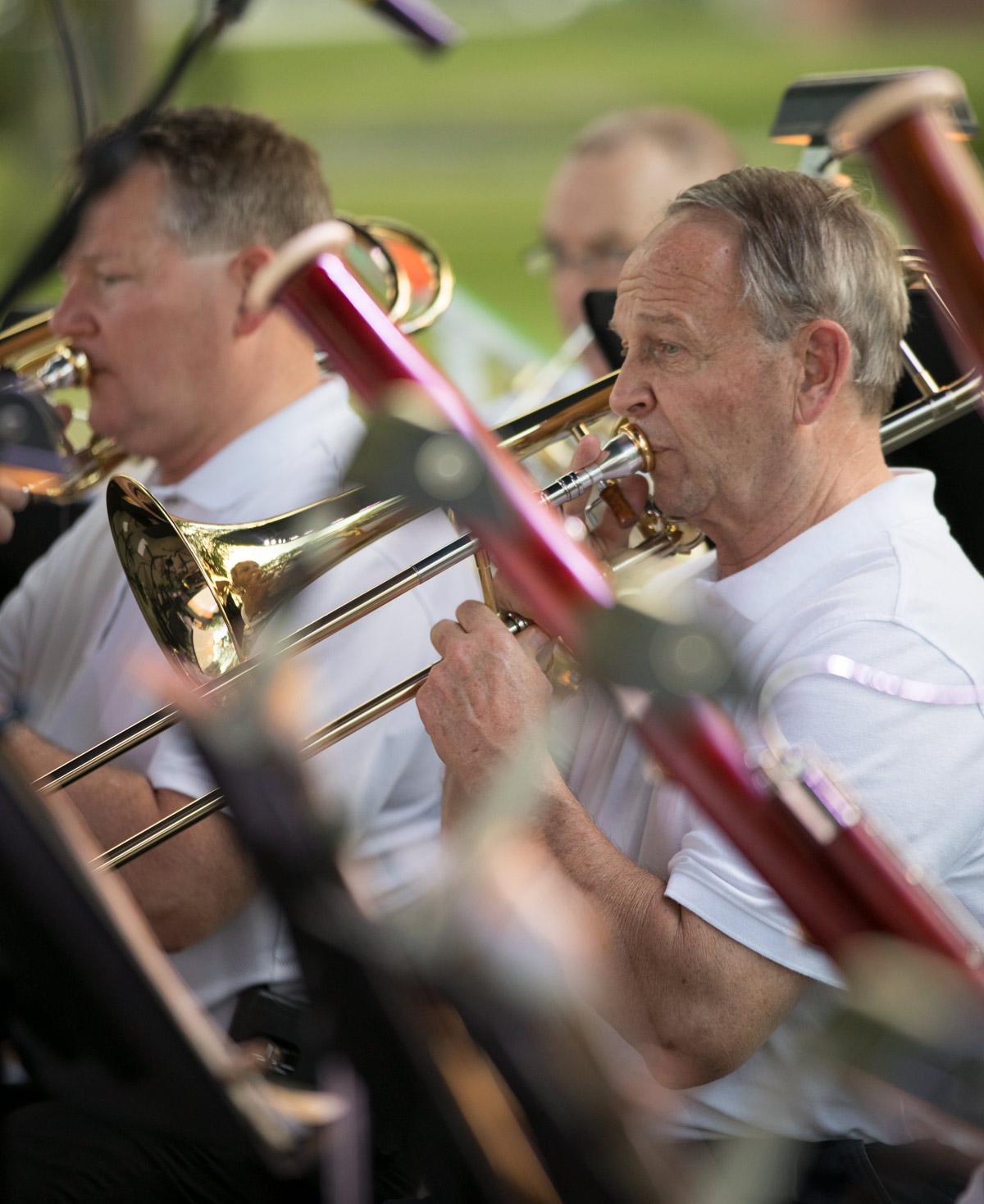 利马交响乐团在麦金托什中心外演奏了一场“爱国流行”音乐会.